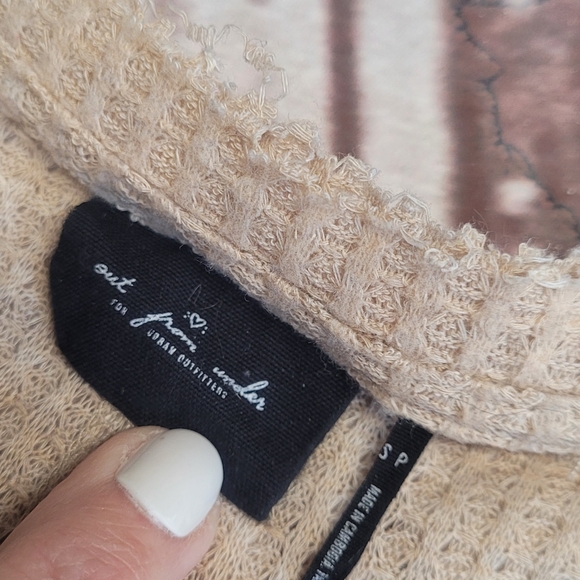 OUT FROM UNDER WOMEN'S BLOUSE - Picture 4 of 9